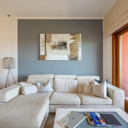 Eden Seaview Retreat Apartment *